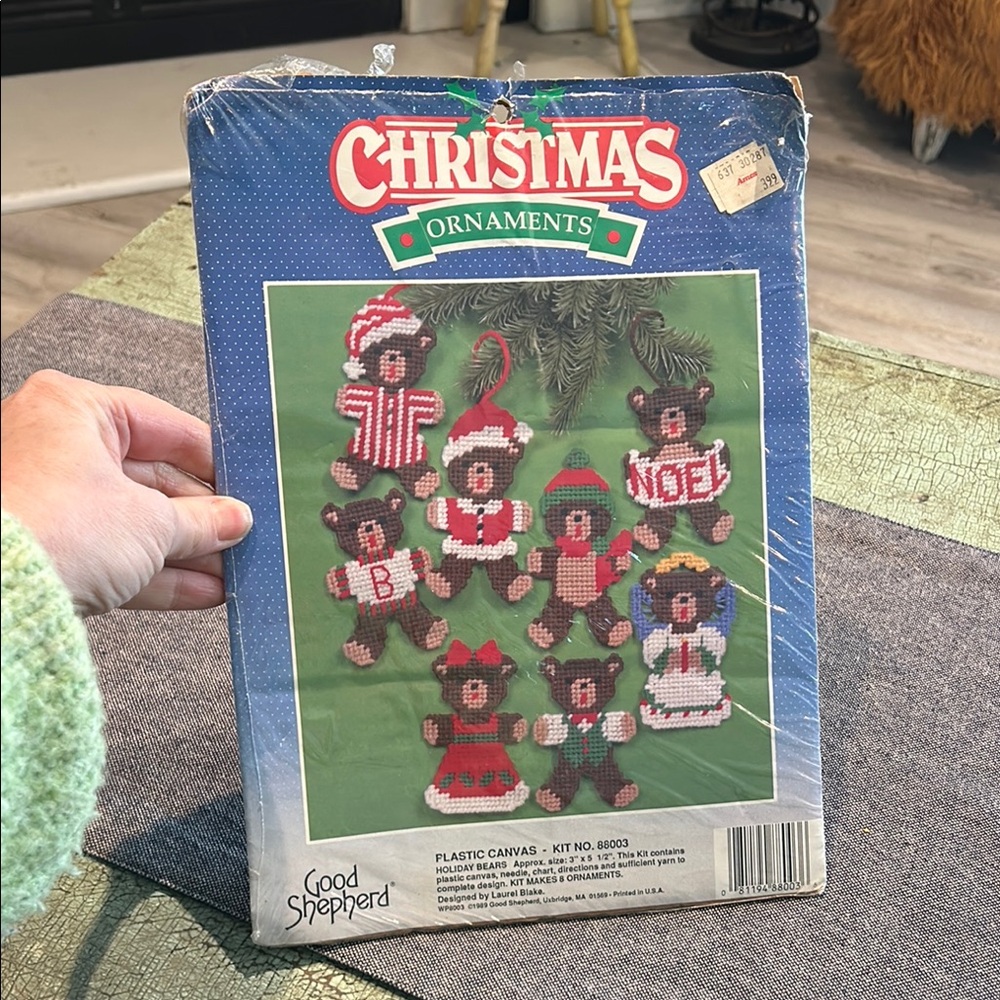 New old stock Good Shepherd 8 Holiday Bears Christmas Ornaments Kit Plastic